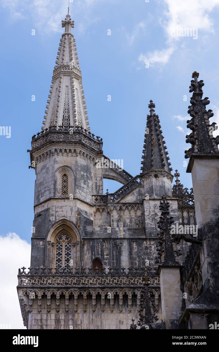 Schicke gotische Türme des Klosters in Batalha Portugal Stockfoto
