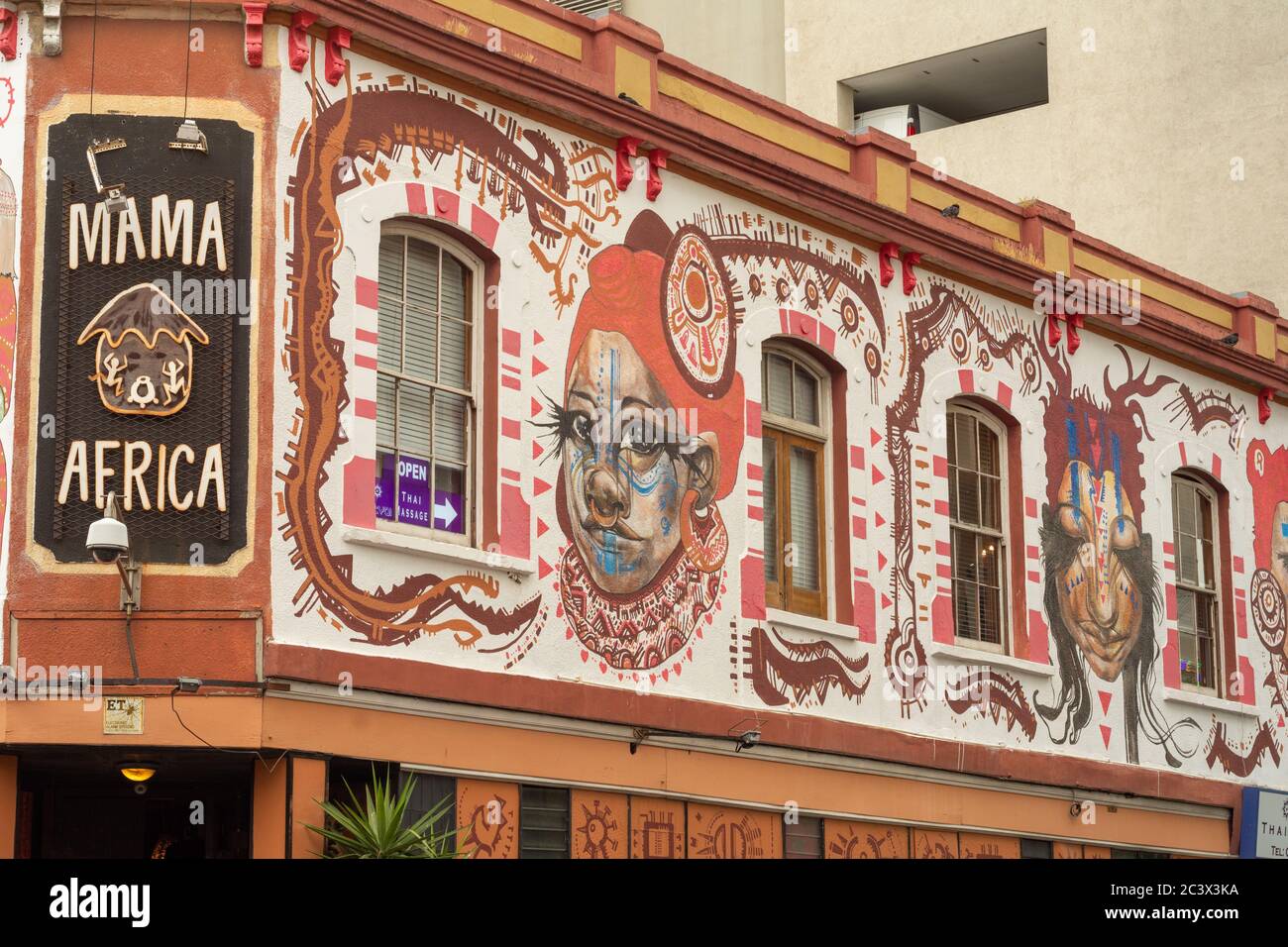 Kapstadt, Südafrika November 03 2018, Fassade des berühmten Restaurants in Kapstadt Mama Africa eröffnet im Jahr 1995 Stockfoto