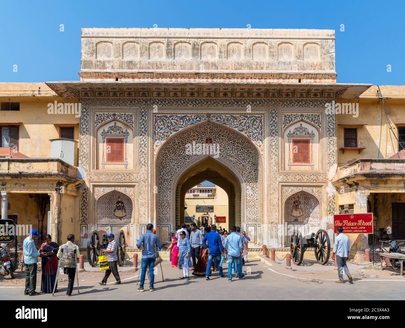 Eingang zum City Palace Complex, der Altstadt, Jaipur, Rajasthan, Indien Stockfoto