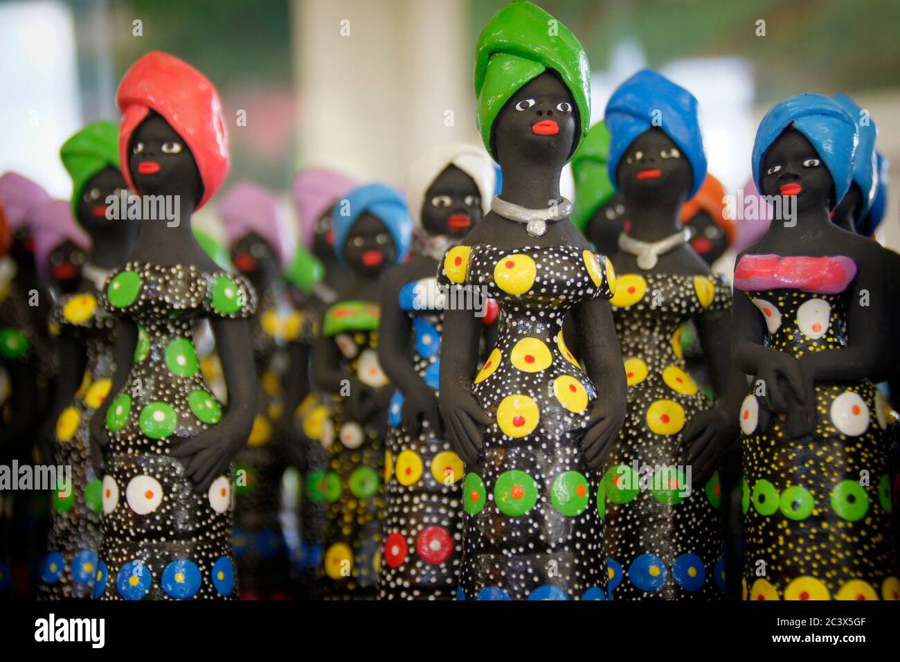Typische handgemachte handwerkliche Stücke der traditionellen brasilianischen Kunst in der Stadt Natal, Rio Grande do Norte, Brasilien. Stockfoto Typische handgemachte handwerkliche Stücke der traditionellen brasilianischen Kunst in der Stadt Natal, Rio Grande do Norte, Brasilien. Stockfoto
