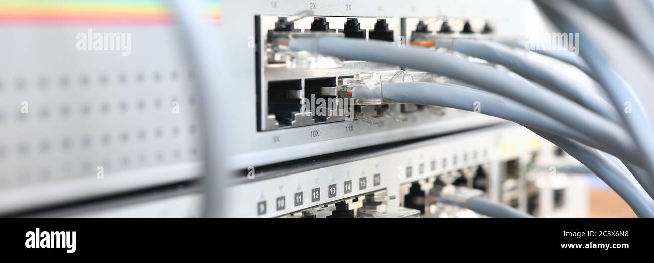 Panel mit vielen Kabeln Stockfoto