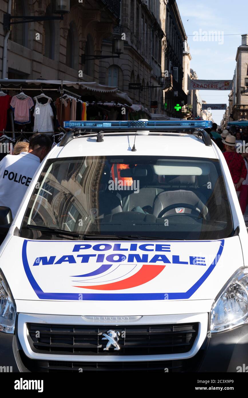 Franzosisches Polizeiauto Stockfotos Und Bilder Kaufen Alamy