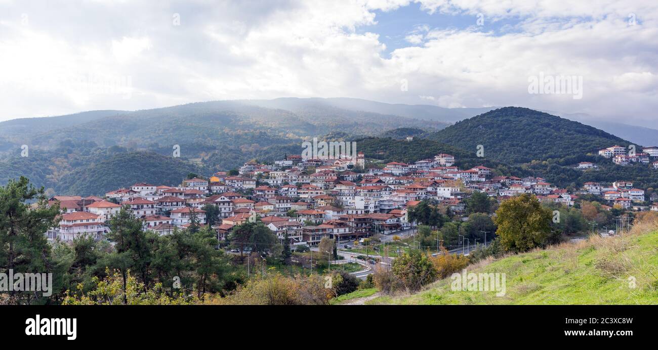 Blick auf Neos Panteleimonas Dorf, Pieria, Griechenland. Stockfoto