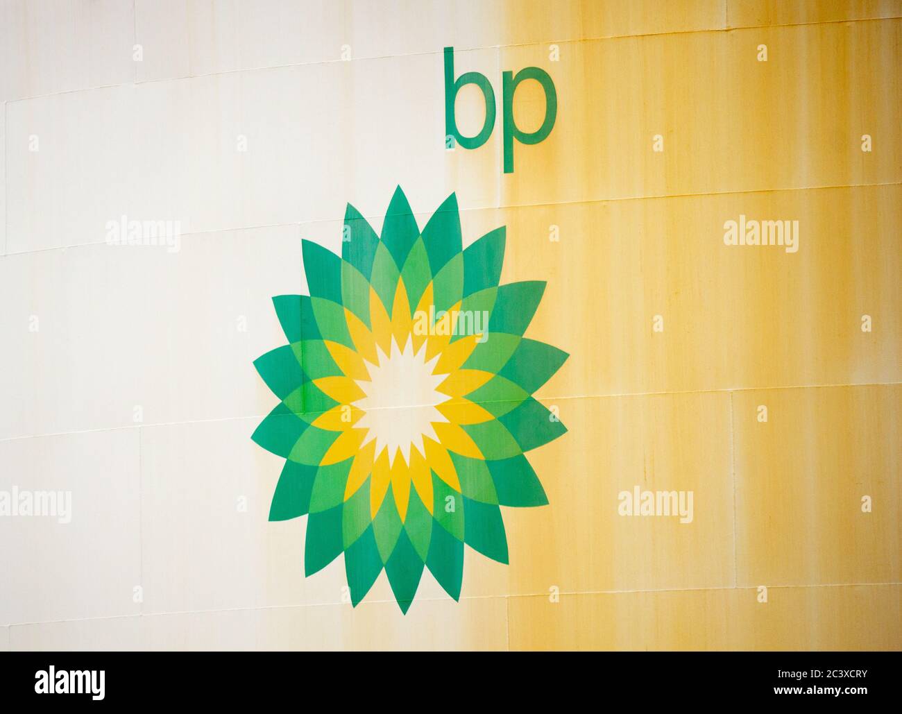 BP-Kraftstoffspeicher in Raffinerie Stockfoto