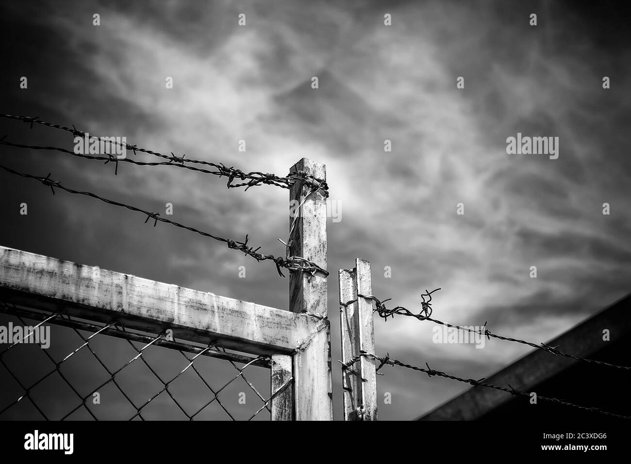 Elektrifizierte Zäune, Schutz und Sicherheit Stockfoto