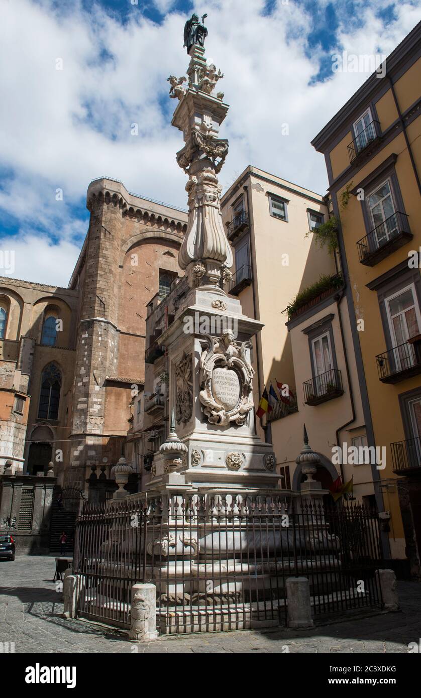 Obelisk (Spire) von San Gennaro (1636), ist es das Werk von Cosimo Fanzago, der größte Architekt des neapolitanischen Barock, Neapel, Italien Stockfoto