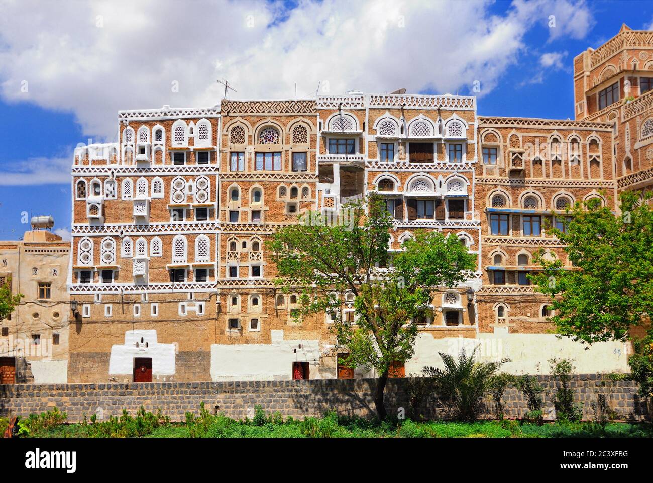 Typisches Gebäude aus Lehmziegeln in der Hauptstadt des Jemen, Sanaa