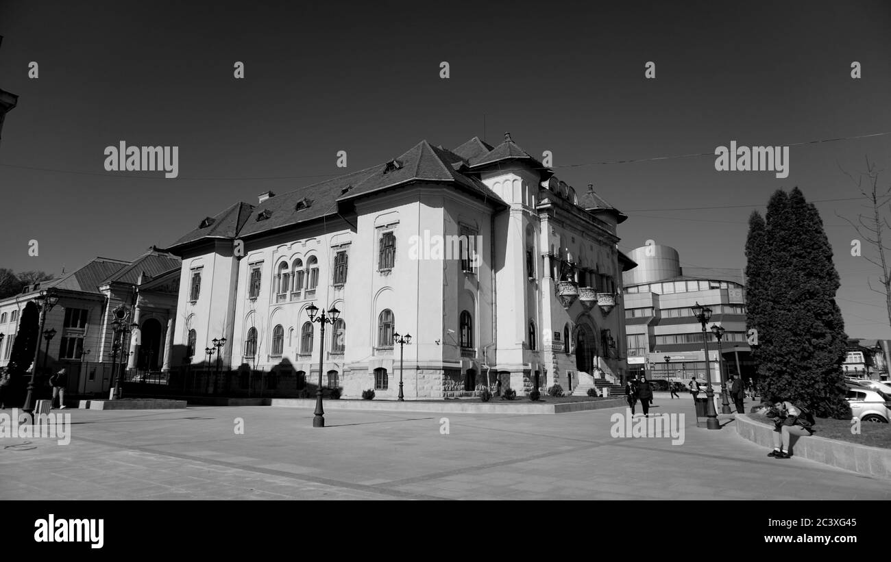 Campulung Muscel, Rumänien - 20. Juni 2020: Rathaus oder Rathaus in Campulung Muscel, Kreis Arges, Rumänien. Schönes architektonisches Gebäude Stockfoto