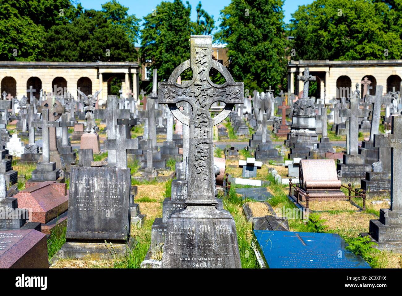 Keltisches Kreuz auf dem Brompton Cemetery, London, Großbritannien Stockfoto