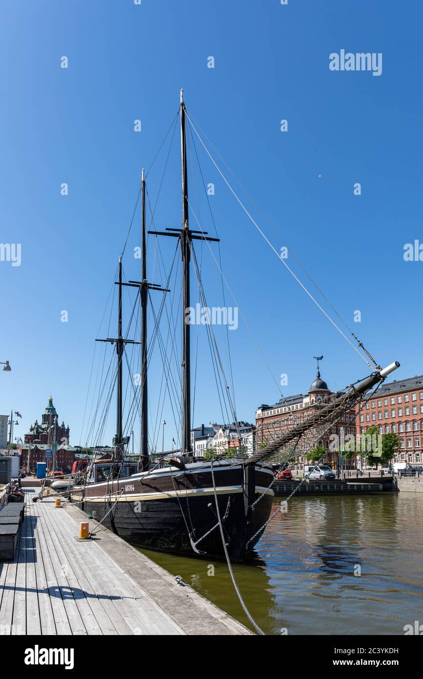 Drei Mast Schoner S/S Jan Mayen vertäut in Pier Halkolaituri von Pohjoissatama im Kruununhaka Bezirk von Helsinki, Finnland Stockfoto