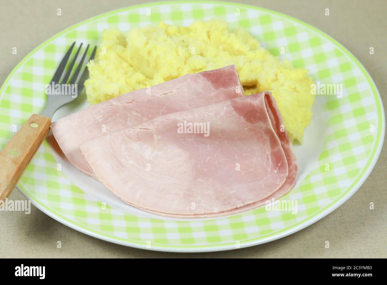 Teller mit Schinken und Maische Stockfoto