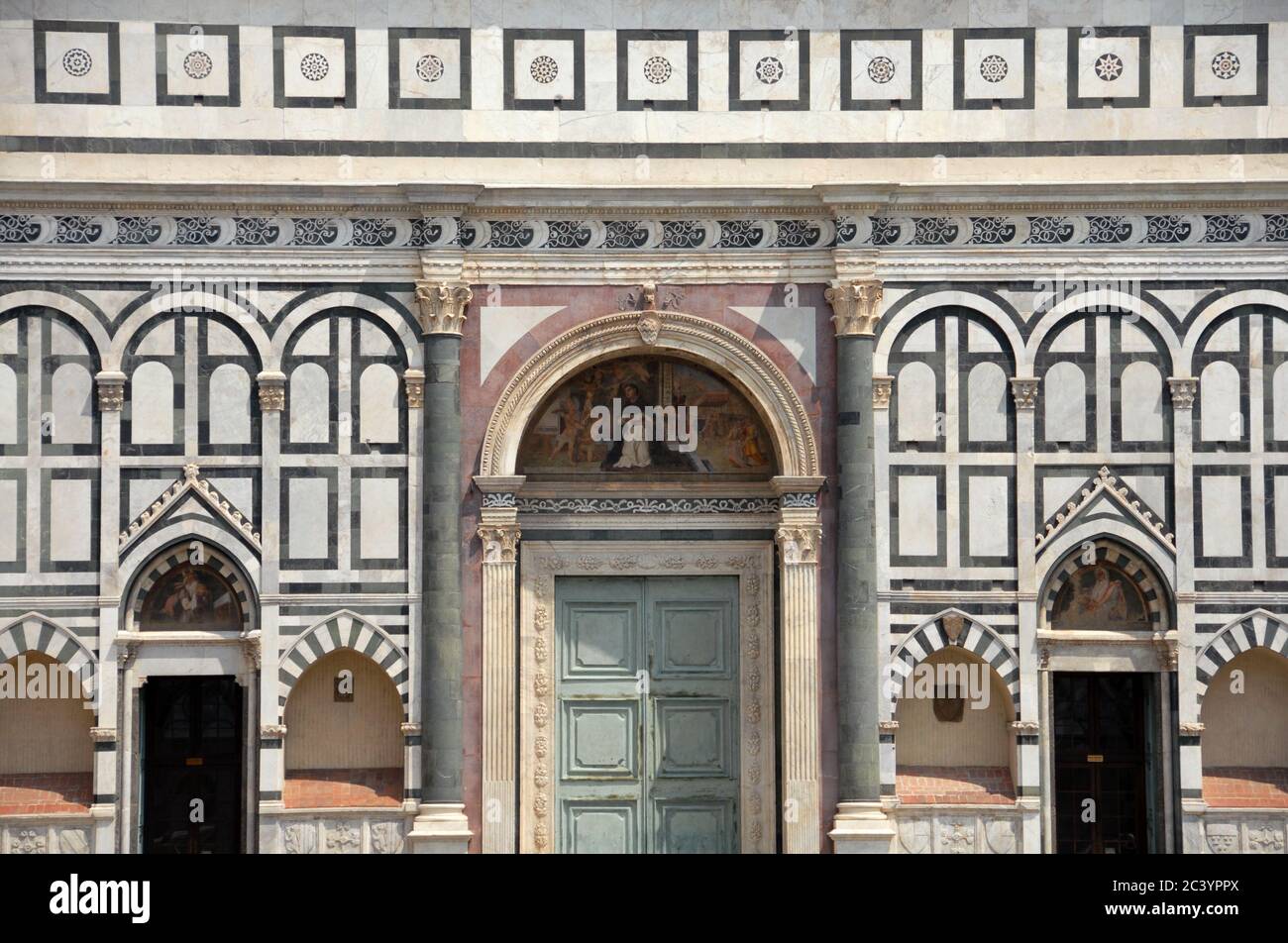 Italien, Toskana / Florenz – 3. Juli 2009: Die Basilika Santa Maria Novella ist eine der wichtigsten Kirchen von Leon Battista Alber in Florenz Stockfoto