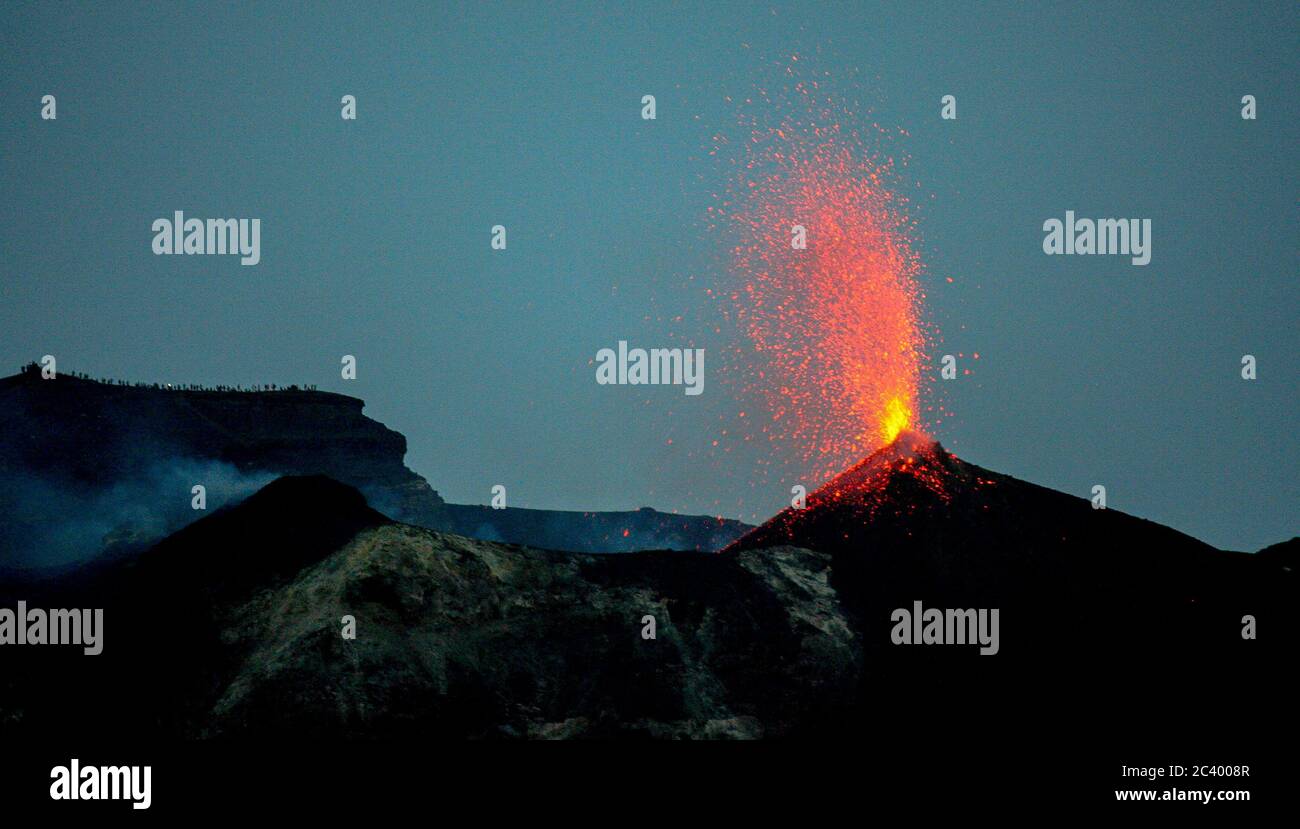 Vulkan Stromboli. Stromboli gehört zur Gruppe der Äolischen Inseln in Sizilien (Italien) Stockfoto