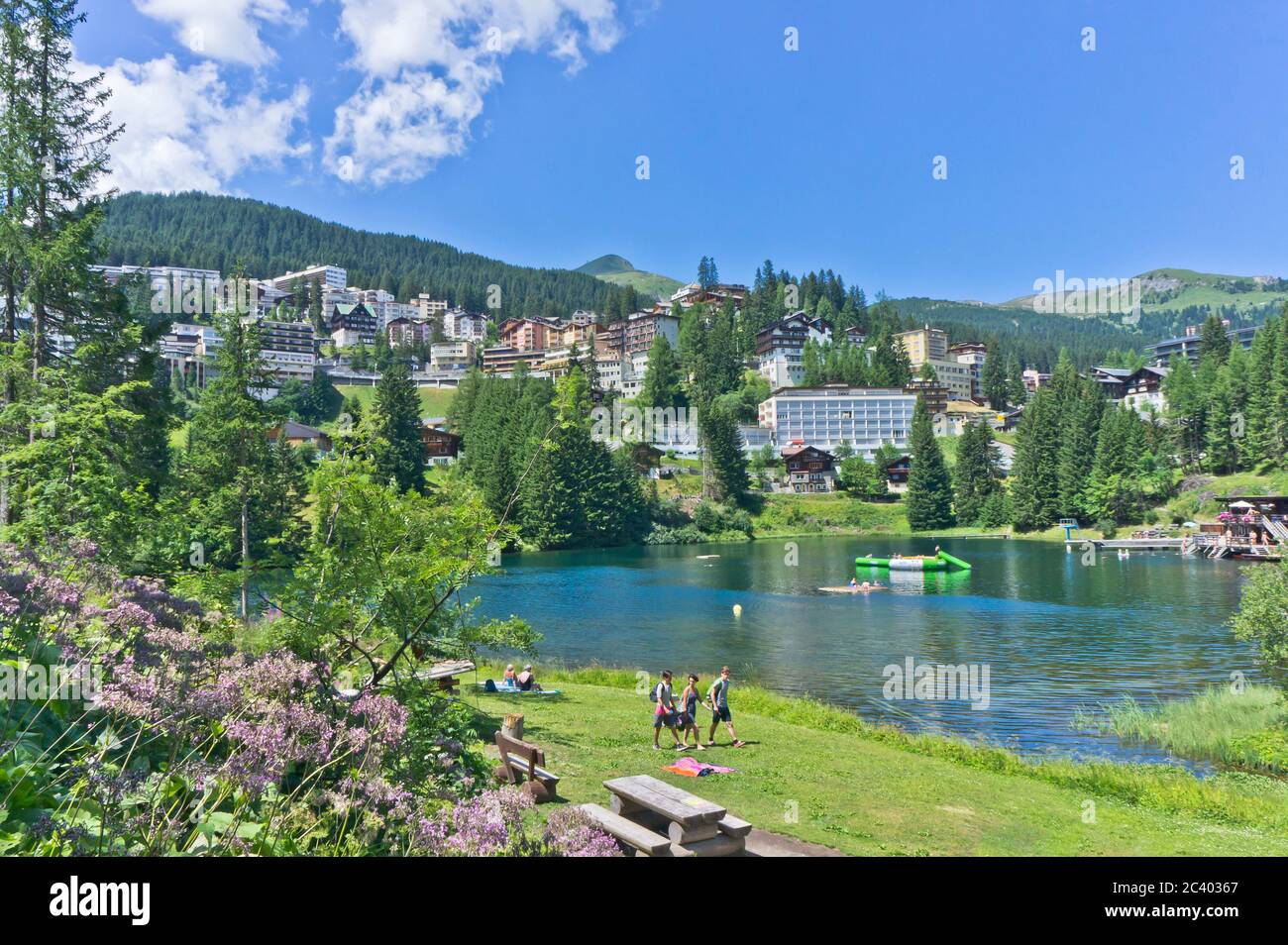 Blick auf die Altstadt vom See, Arosa, Schweiz, Europa Stockfoto