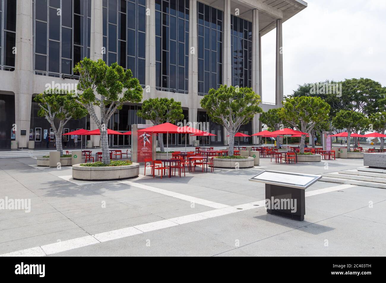 Los Angeles, Kalifornien, USA - 11. Juni 2015: Blick auf das Music Center, Dorothy Chandler Pavilion. Stockfoto