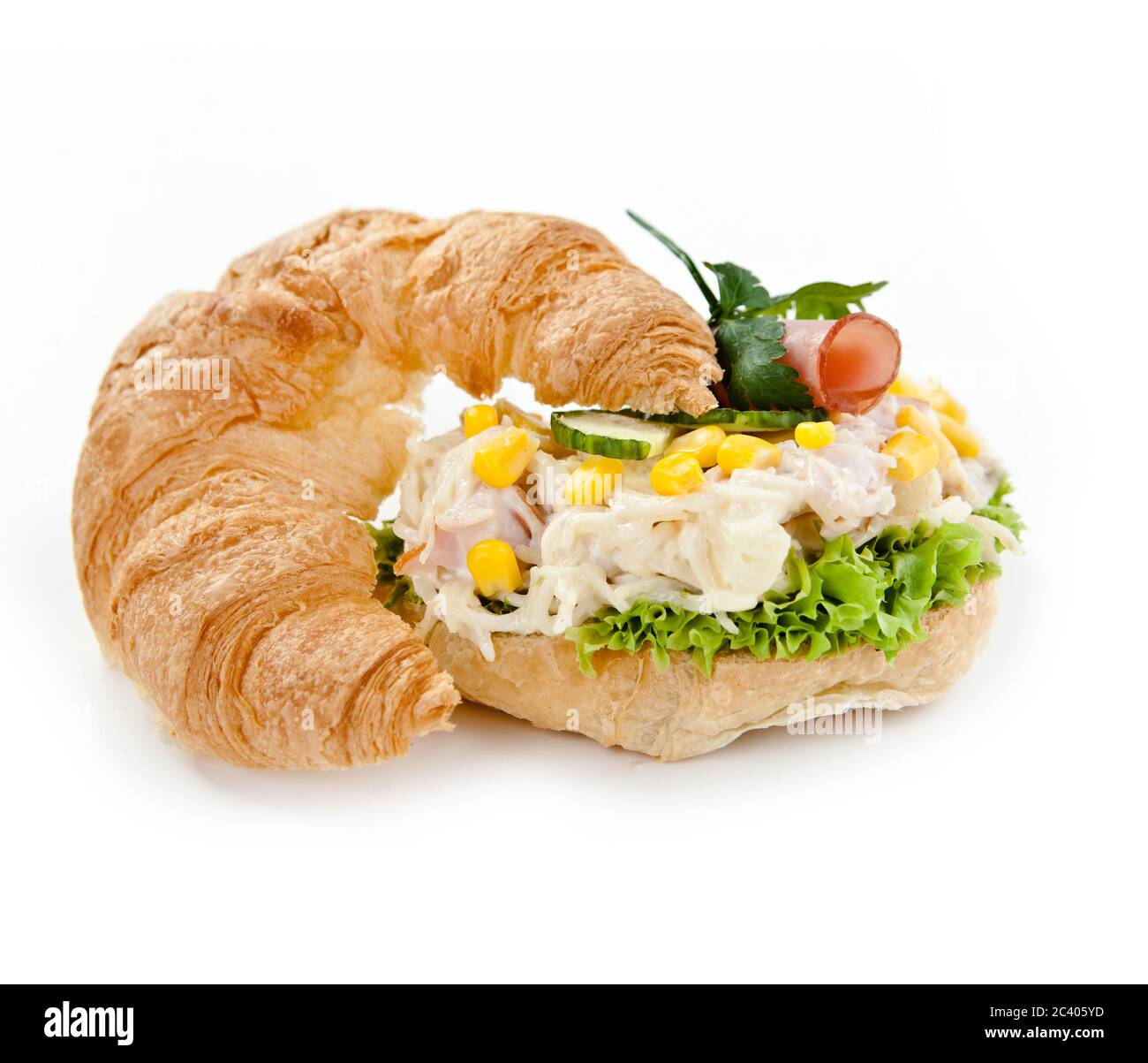 Konferenz-Snacks. Konferenz-Sandwiches. Croissants auf weißem Hintergrund Stockfoto