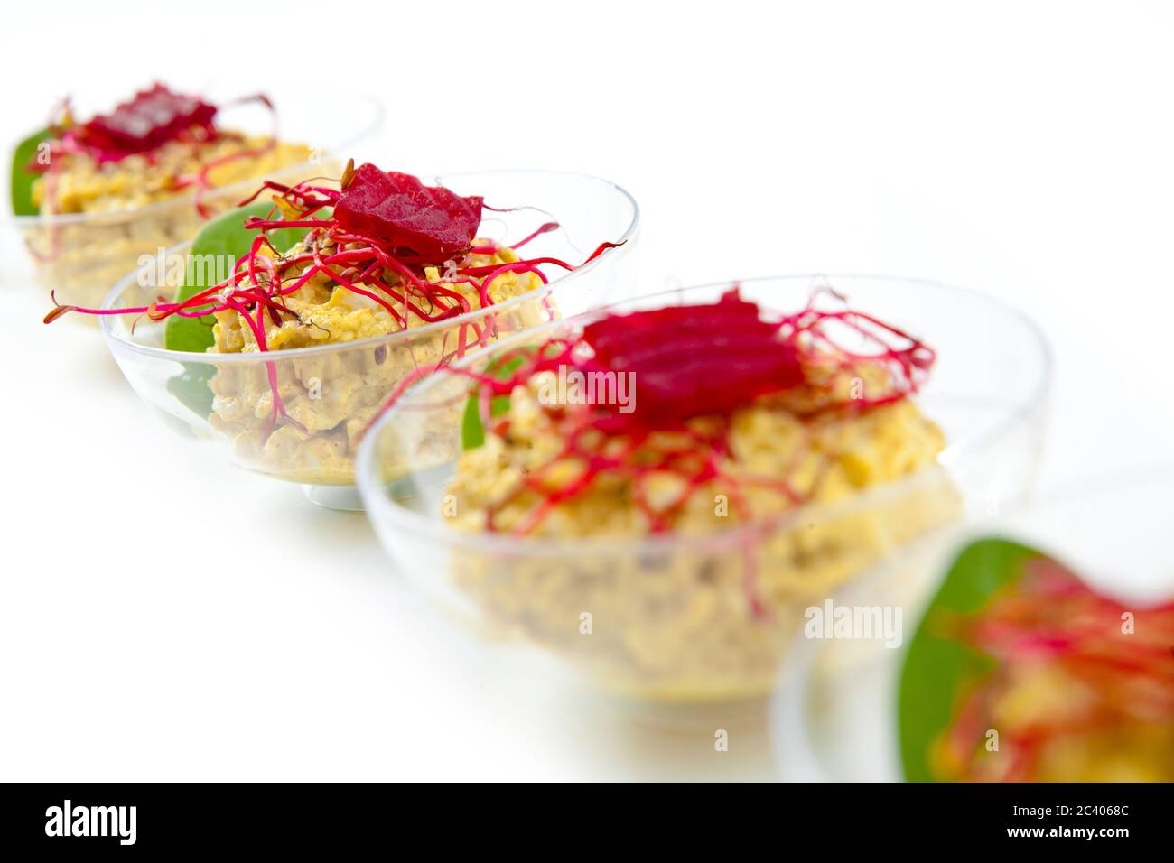 Konferenz-Snacks. Trockenverpflegung. Kleine Snacks auf weißem Hintergrund Stockfoto