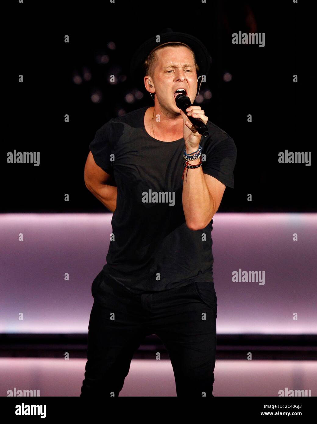 OneRepublic Frontmann Ryan Tedder tritt mit dem Rest der Band im Cruzan Amphitheatre in West Palm Beach, Florida auf. Stockfoto