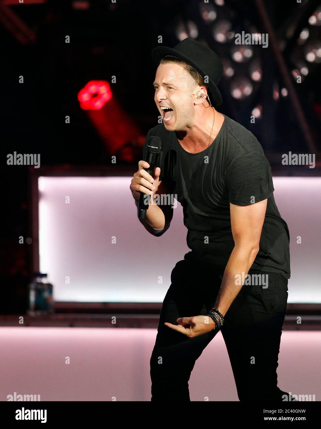 OneRepublic Frontmann Ryan Tedder tritt mit dem Rest der Band im Cruzan Amphitheatre in West Palm Beach, Florida auf. Stockfoto