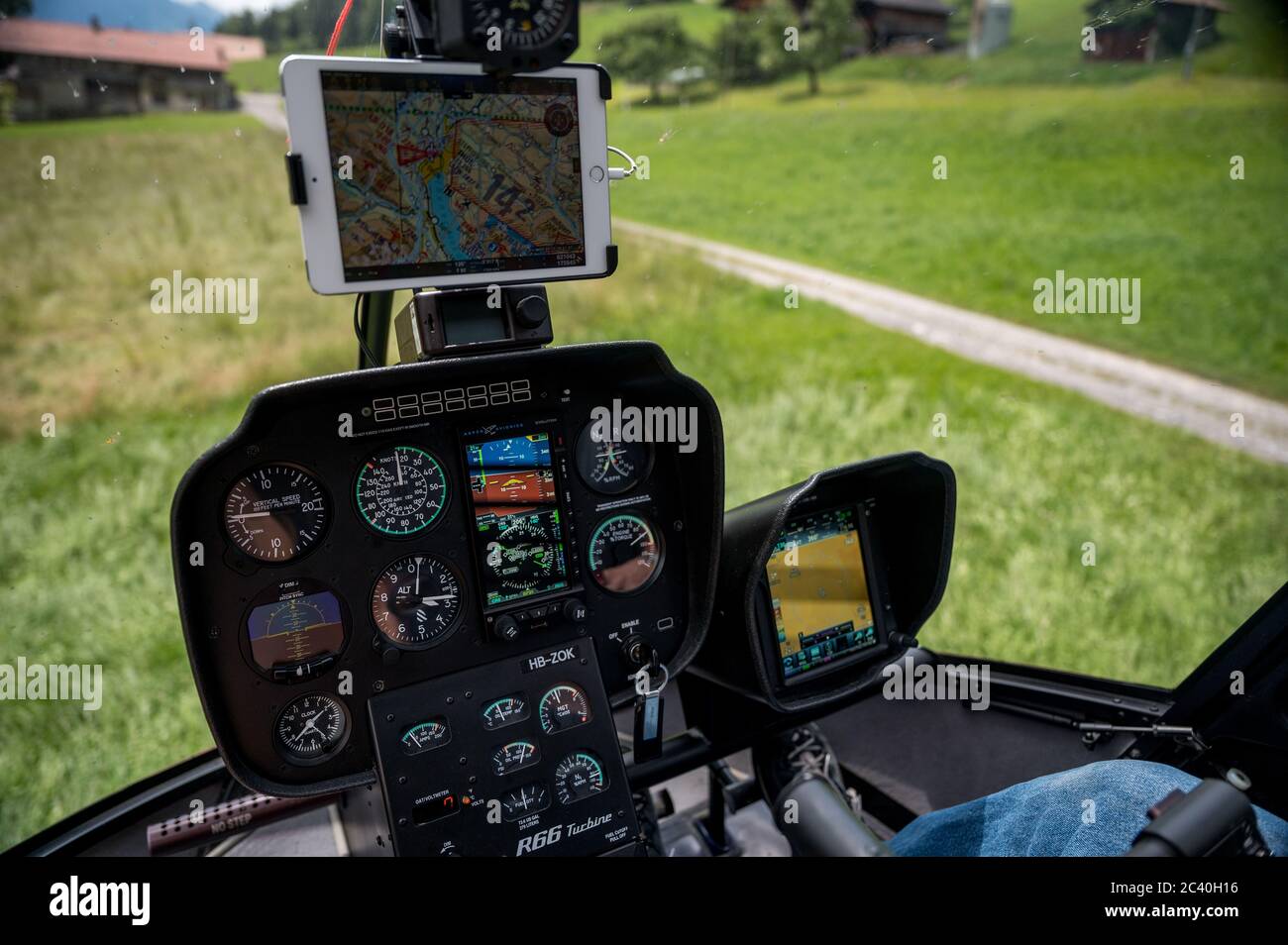 Helikopter Cockpit mit allen Fluginstrumenten Stockfoto