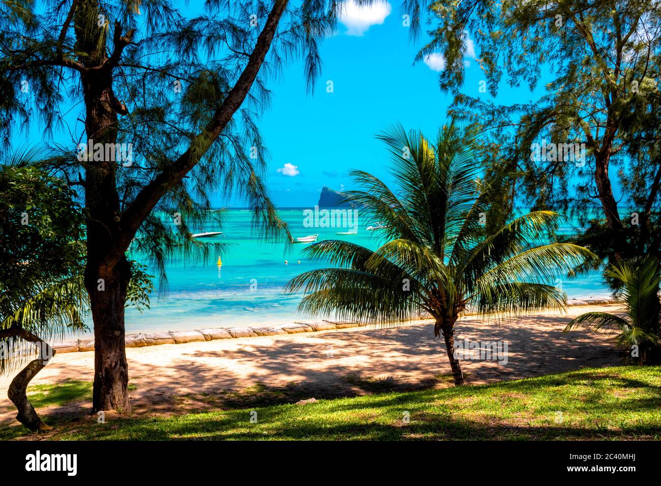 BAIN BOEUF Mauriutius. Schöner Strand im Norden von Mauritius. Coin de Mire, weißer Strand unter Palmen. Stockfoto
