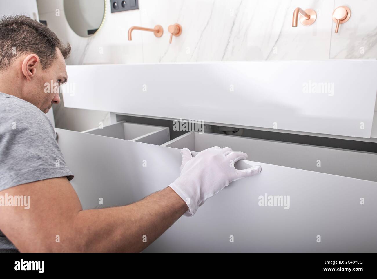 Badezimmerschränke -Fotos und -Bildmaterial in hoher Auflösung – Alamy