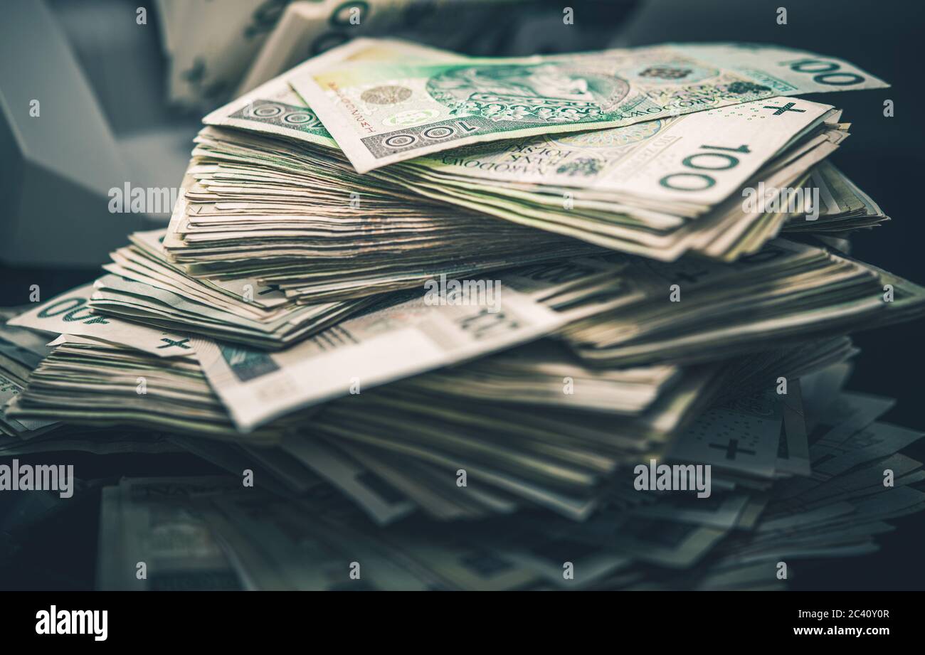 Großer Stapel von hundert polnischen Zloty Banknoten Nahaufnahme. Währung von Polen. Banking und Financial Theme. Stockfoto