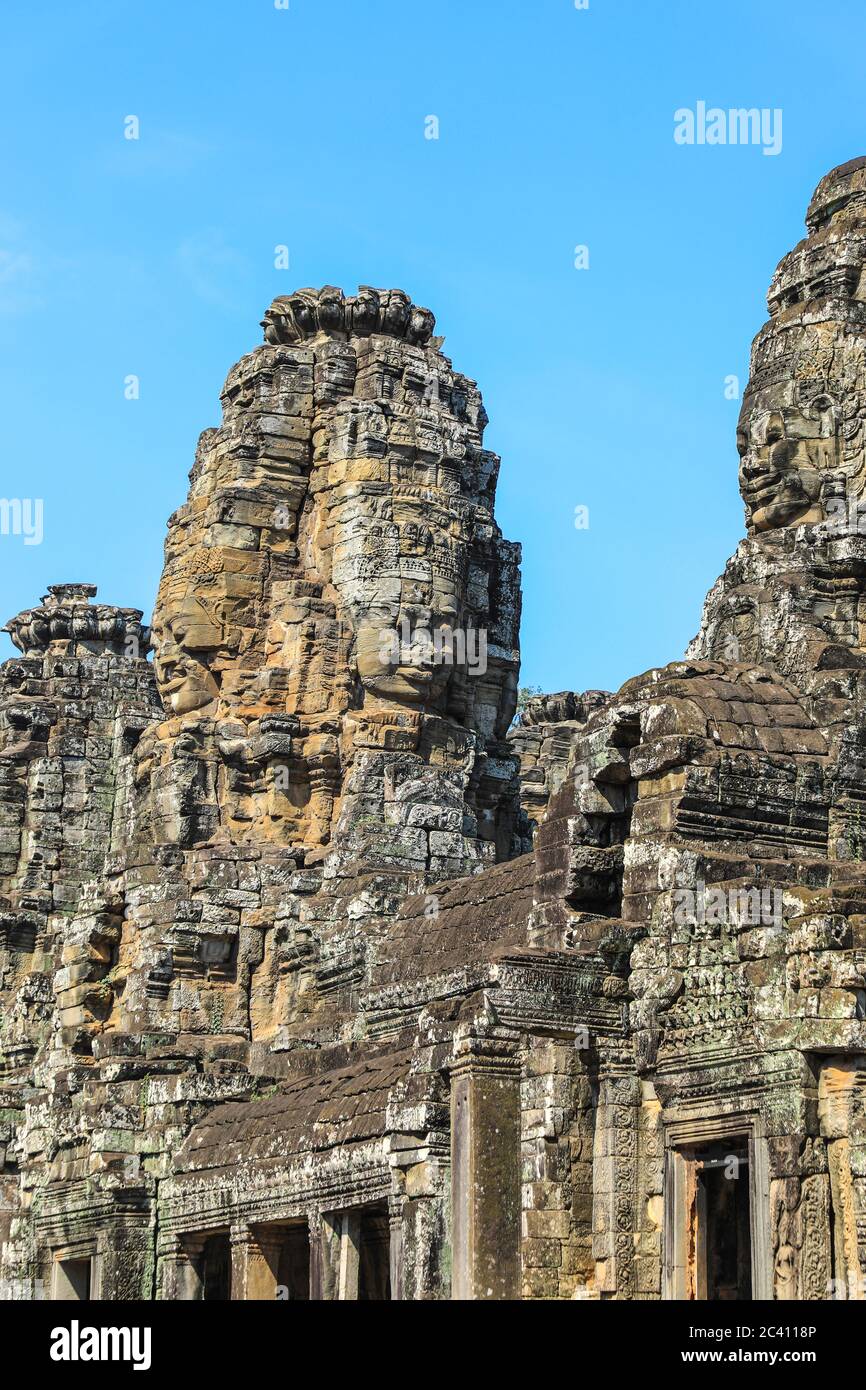 Die Türme der lächelnden Gesichter im Bayon im Angkor Thom Tempelkomplex, Siem Reap, Kambodscha, Asien Stockfoto