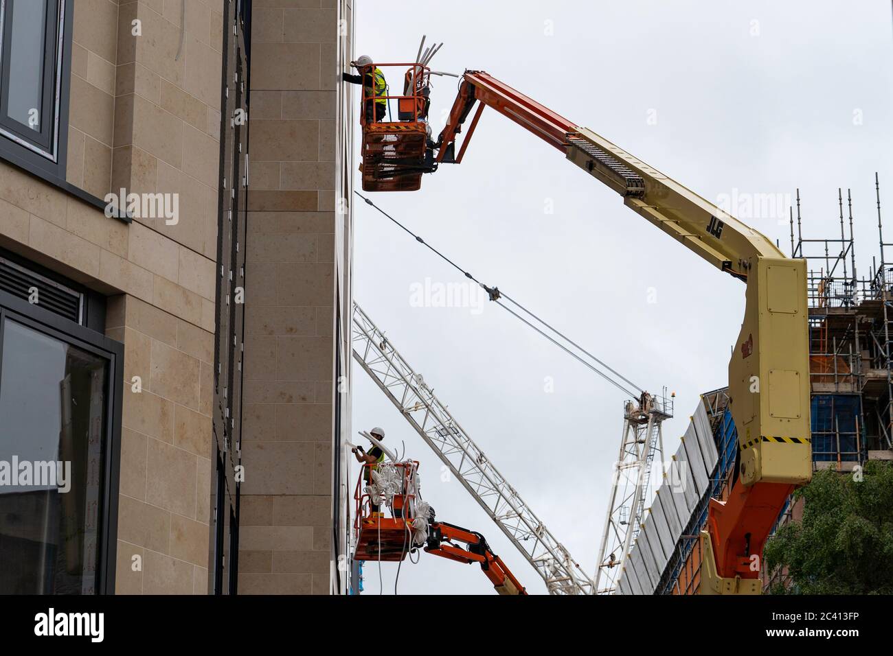 Edinburgh, Schottland, Großbritannien. Juni 2020. 23 Nach einem langfristigen Stillstand während der Coronavirus-Sperre wird wieder am neuen St James Centre Shopping und Wohnprojektion Edinburgh gebaut. Iain Masterton/Alamy Live News Stockfoto