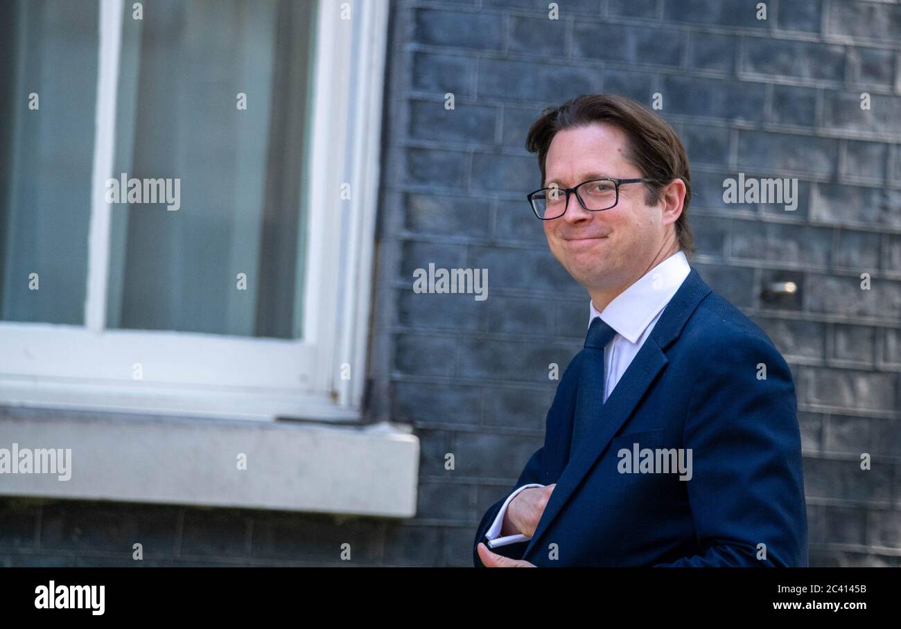 London, Großbritannien. Juni 2020. Alex Burghart, Parlamentarischer Privatsekretär von Premierminister Boris Johnson kommt bei einer Kabinettssitzung in der Downing Street 10 London an. Kredit: Ian Davidson/Alamy Live Nachrichten Stockfoto