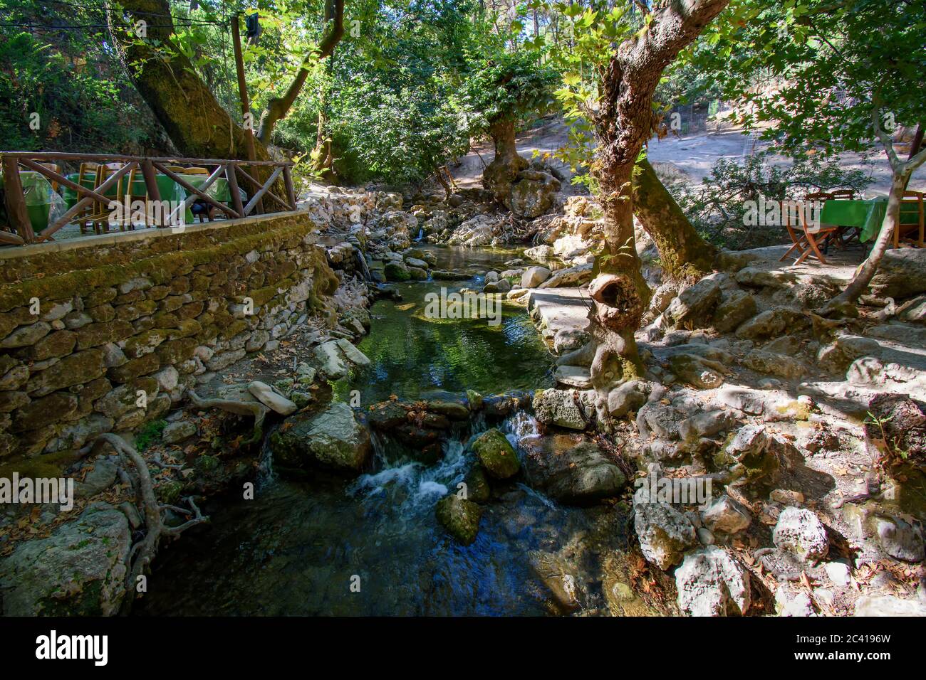 Sieben Wasserquellen (Epta Piges) im Wald bei Kolymbia (Rhodos, Griechenland) Stockfoto
