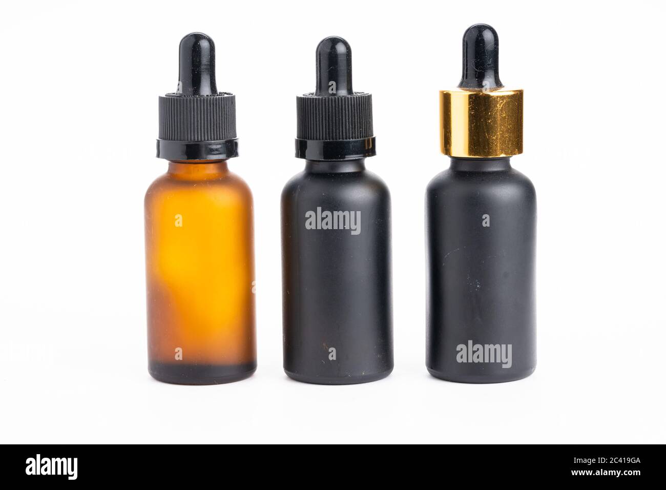 Medizinisches Marihuana Cannabis Öl Extrakt In Flasche Isoliert Auf Weißem Hintergrund Stockfoto