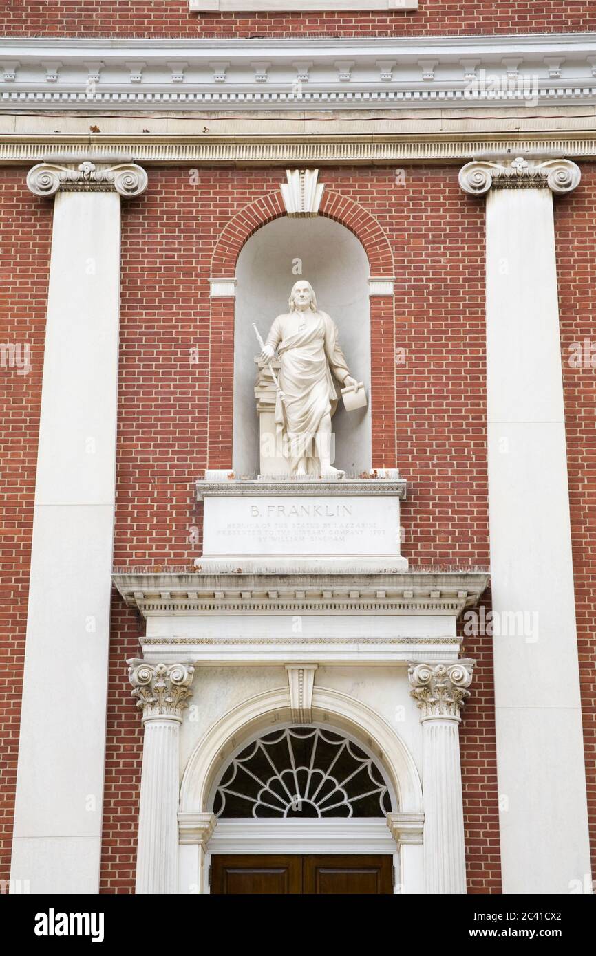 Ben Franklin Statue auf Old City Hall, Independence National Historical Park, Philadelphia, Pennsylvania, USA Stockfoto