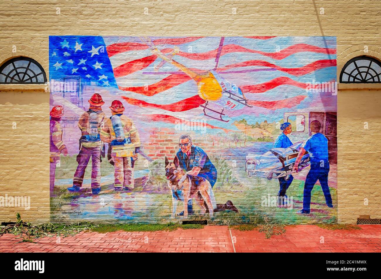 Ein Wandgemälde zeigt heroische Szenen aus dem Terroranschlag vom 11. September, 10. August 2016, in Ruleville, Mississippi. Stockfoto