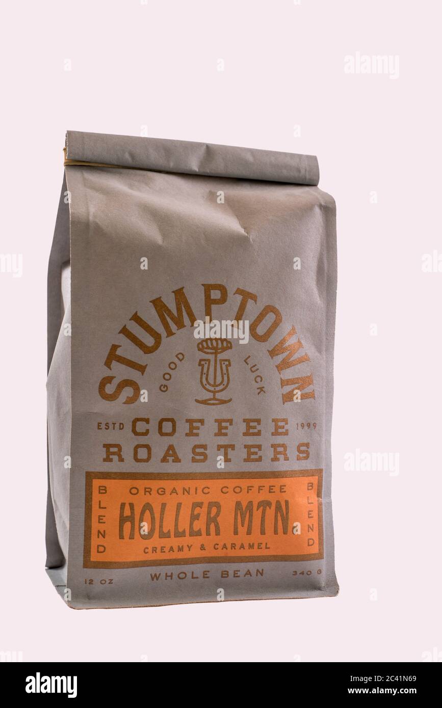 Stumptown Holler Mtn Kaffeetasche Nahaufnahme auf einem weißen Hintergrund für einfache Isolierung, Ausschnitt, Verwendung und Modifikation als Bildkomponente Stockfoto