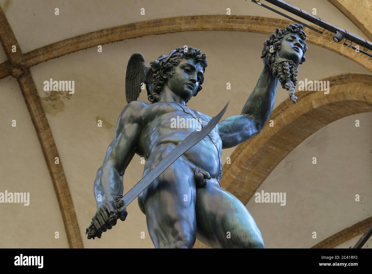 Perseus mit dem Kopf der Medusa, Bronzestatue von Benvenuto Cellini, Piazza Signoria, Florenz, Italien Stockfoto