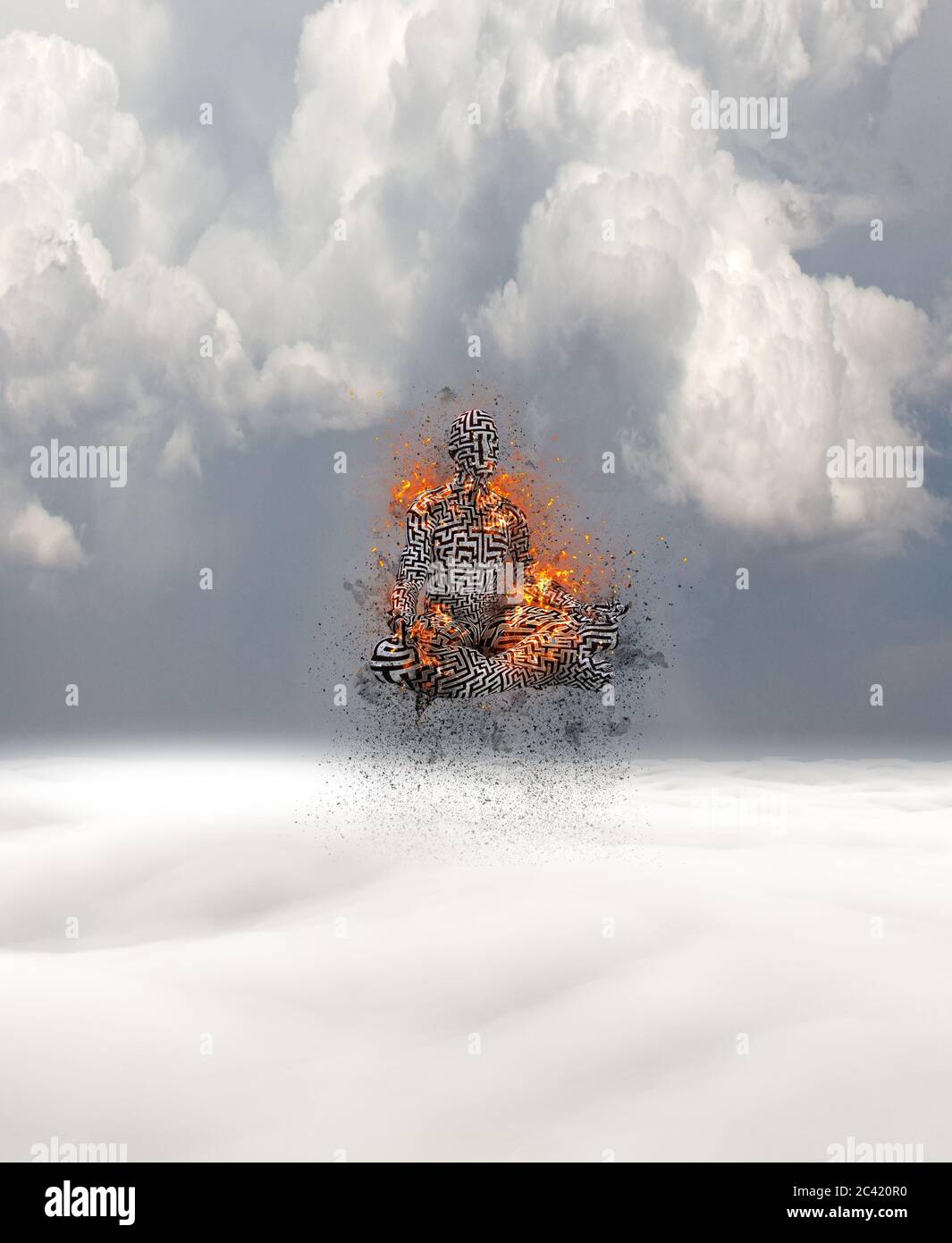 Brennende Meditation. Der Mensch im Lotus posiert in Flammen Stockfoto