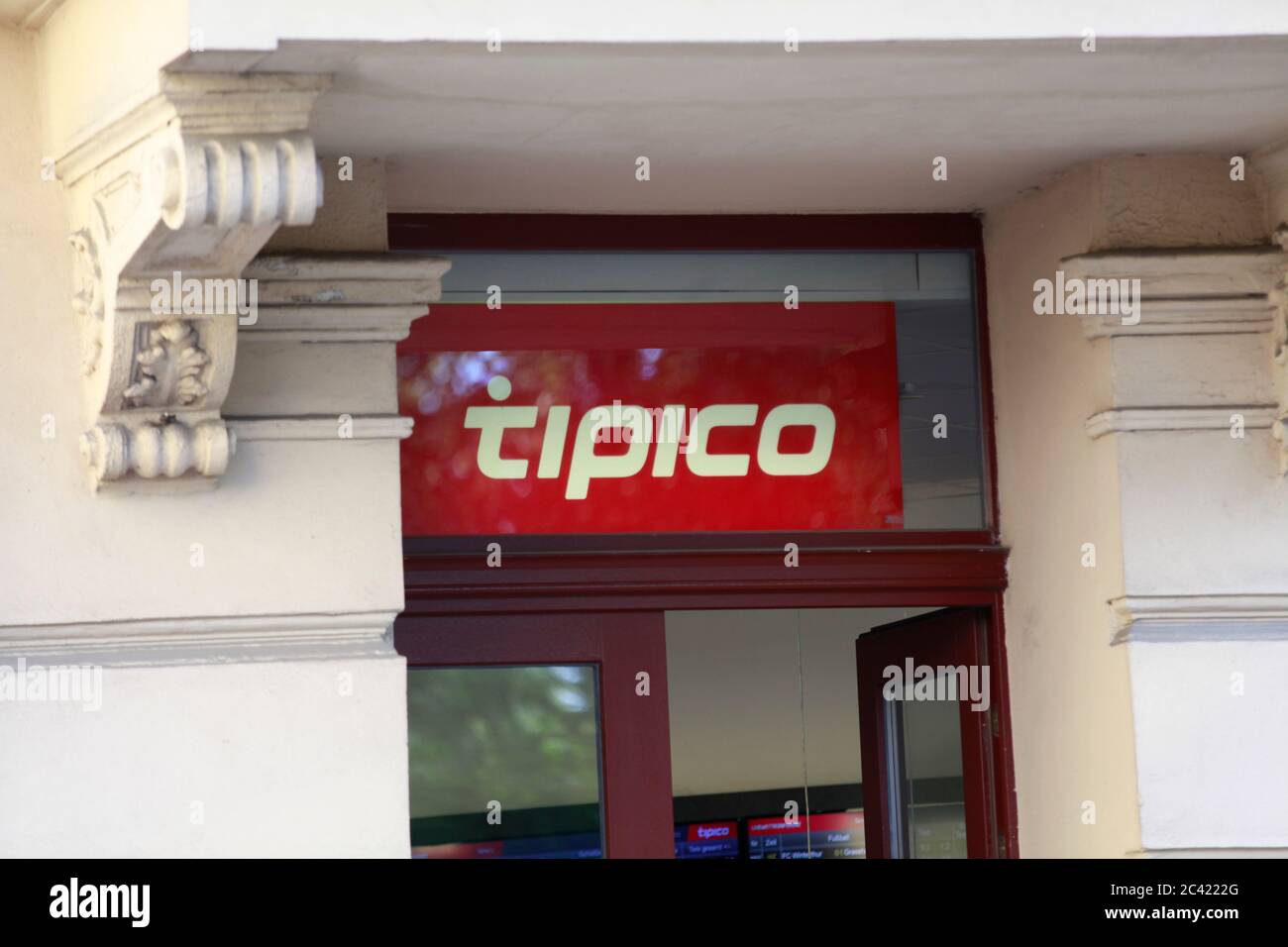 Die Hamburger Innenbehörde hat nach Informationen von NDR und „Süddeutscher Zeitung“ Strafanzeige gegen die Glücksspielanbieter Tipico, Bwin und Bet30 Stockfoto