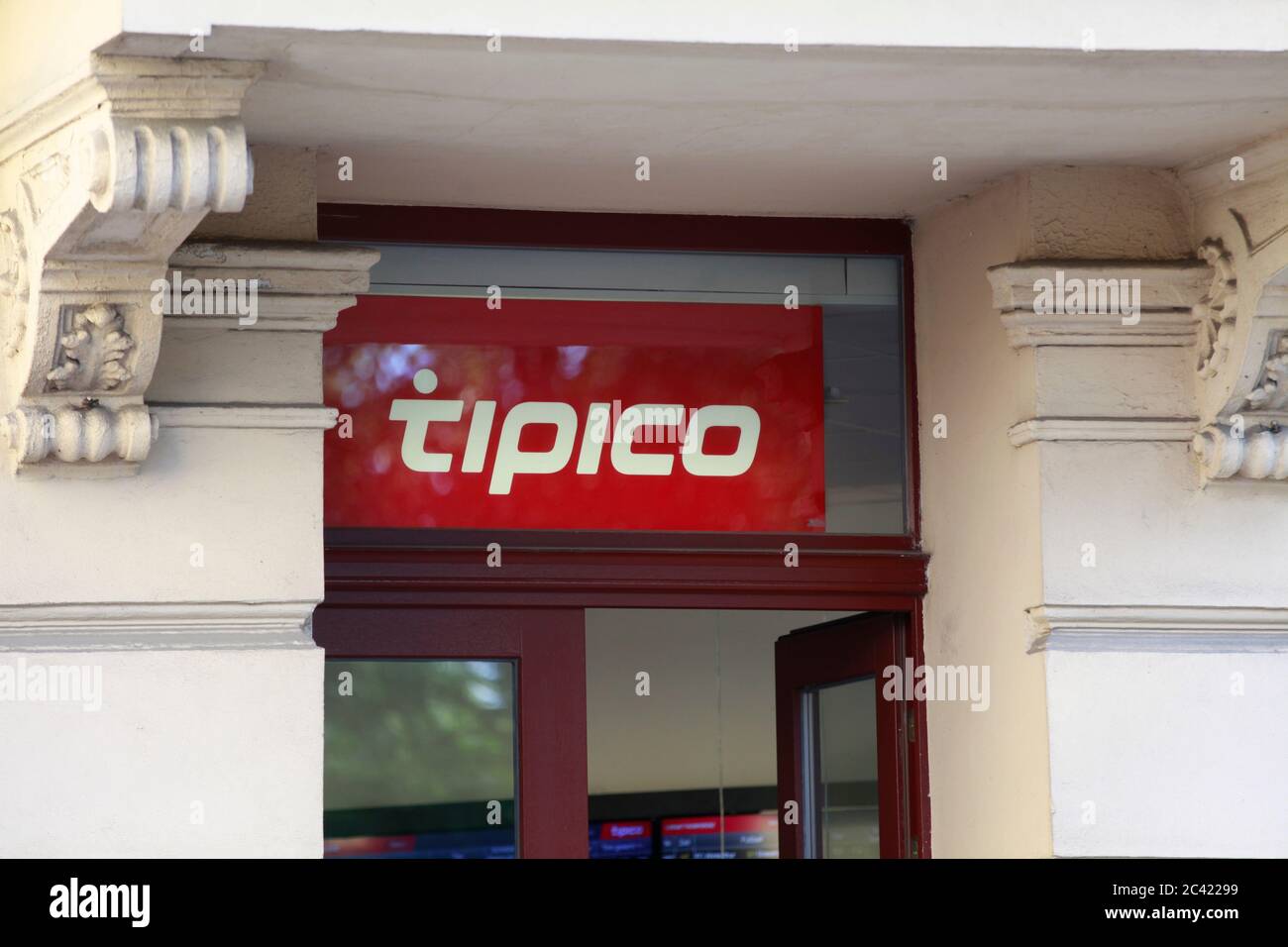 Die Hamburger Innenbehörde hat nach Informationen von NDR und „Süddeutscher Zeitung“ Strafanzeige gegen die Glücksspielanbieter Tipico, Bwin und Bet30 Stockfoto