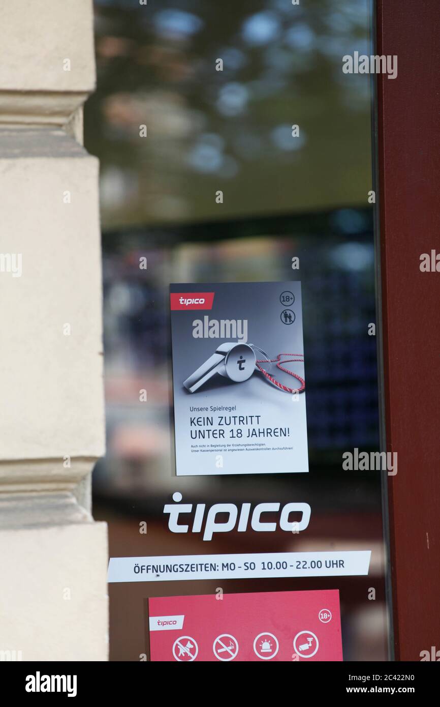 Die Hamburger Innenbehörde hat nach Informationen von NDR und „Süddeutscher Zeitung“ Strafanzeige gegen die Glücksspielanbieter Tipico, Bwin und Bet30 Stockfoto
