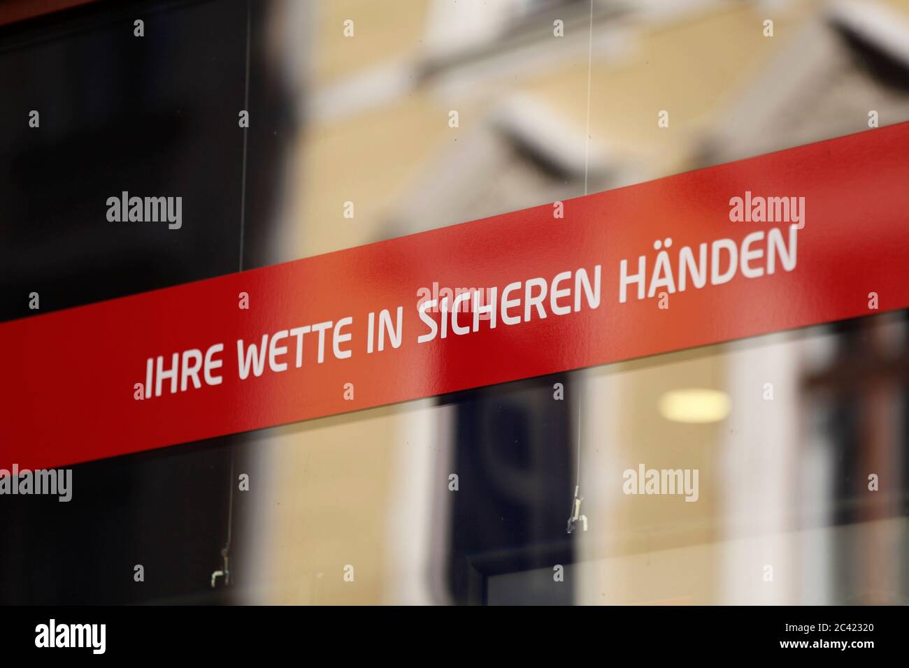 Die Hamburger Innenbehörde hat nach Informationen von NDR und „Süddeutscher Zeitung“ Strafanzeige gegen die Glücksspielanbieter Tipico, Bwin und Bet30 Stockfoto