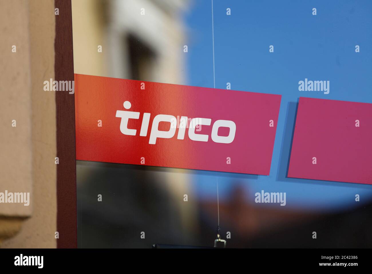 Die Hamburger Innenbehörde hat nach Informationen von NDR und „Süddeutscher Zeitung“ Strafanzeige gegen die Glücksspielanbieter Tipico, Bwin und Bet30 Stockfoto
