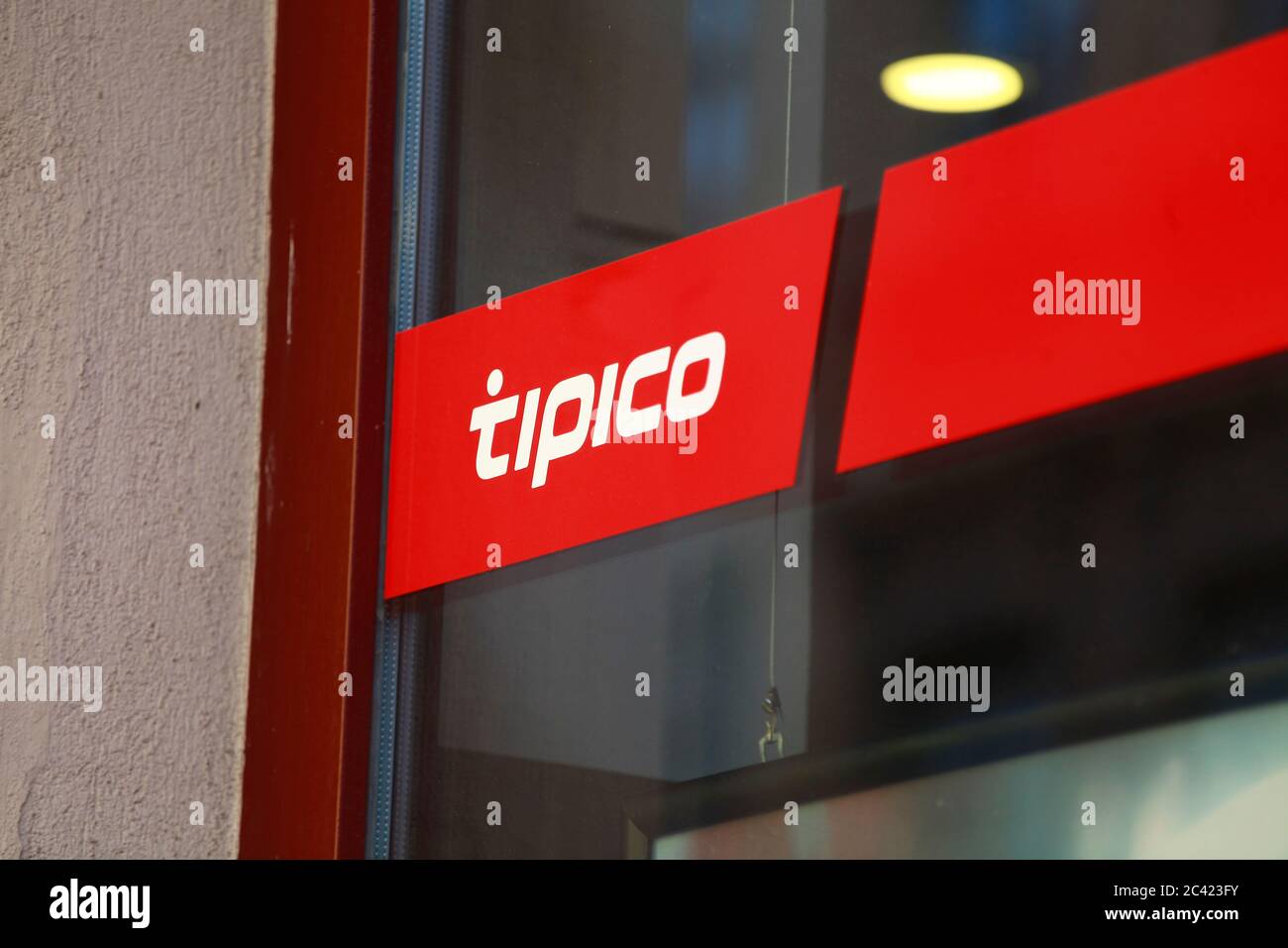 Die Hamburger Innenbehörde hat nach Informationen von NDR und „Süddeutscher Zeitung“ Strafanzeige gegen die Glücksspielanbieter Tipico, Bwin und Bet30 Stockfoto