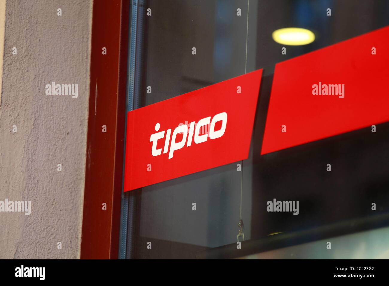 Die Hamburger Innenbehörde hat nach Informationen von NDR und „Süddeutscher Zeitung“ Strafanzeige gegen die Glücksspielanbieter Tipico, Bwin und Bet30 Stockfoto