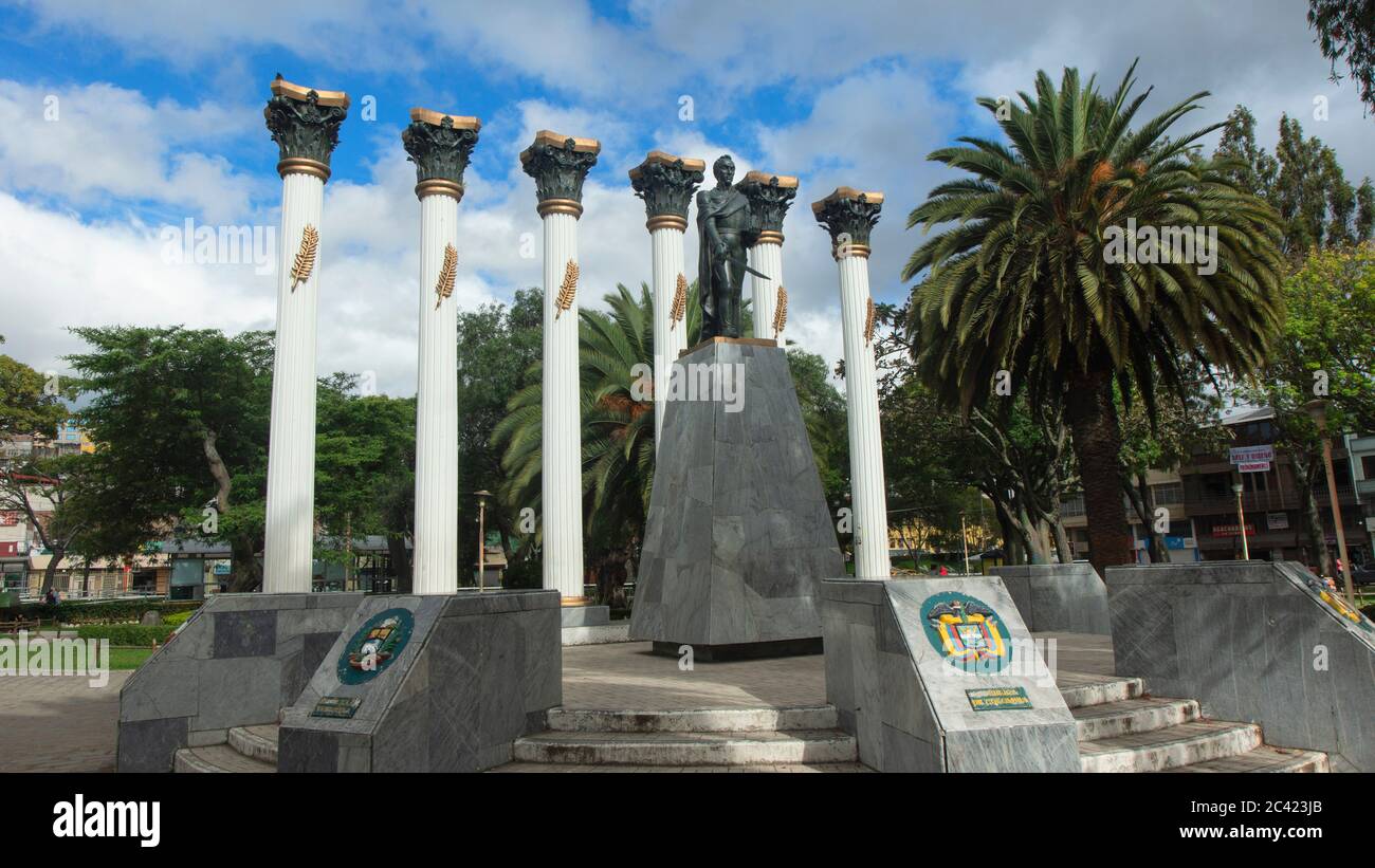 Inmaculada Concepcion Loja, Loja / Ecuador - März 30 2019: Blick auf das Bronzestatue von Simon Bolivar inmitten des Simon Bolivar Parks Stockfoto