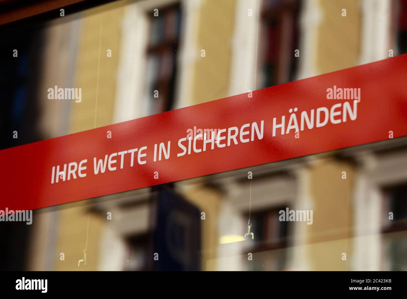 Die Hamburger Innenbehörde hat nach Informationen von NDR und „Süddeutscher Zeitung“ Strafanzeige gegen die Glücksspielanbieter Tipico, Bwin und Bet30 Stockfoto