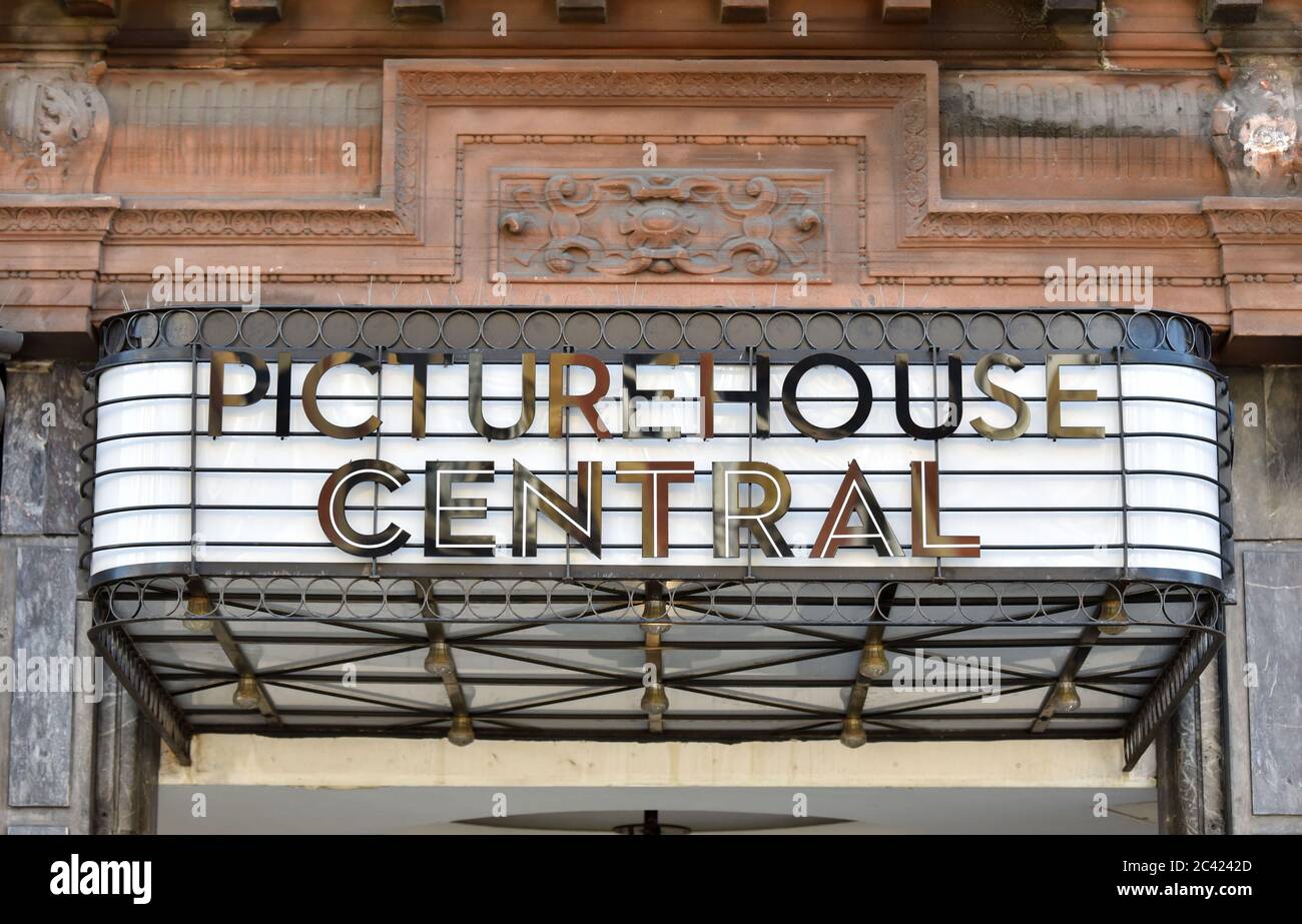 Das Picture House Central Kino Zeichen in London.der britische Premierminister Boris Johnson kündigte an, dass Kinos in England ab 4. Juli als Einschränkungen der Coronavirus Lockdown Leichtigkeit wieder öffnen können. Stockfoto