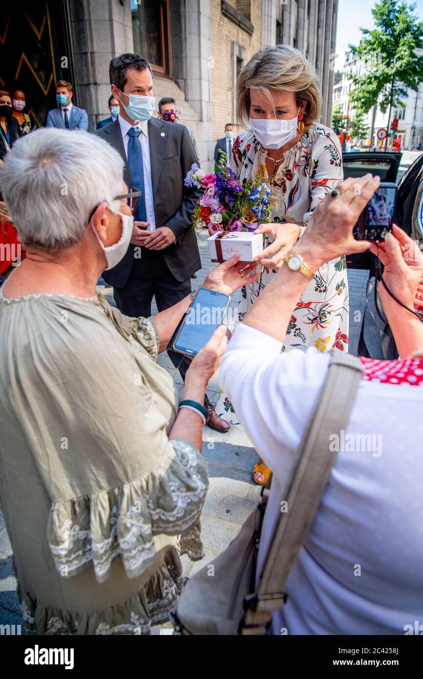 Königin Mathilde von Belgien bei einem Besuch des Instituts für Tropenmedizin Antwerpen. Stockfoto