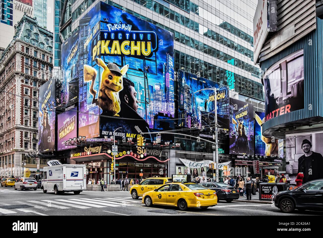 New York City, USA, Mai 2019, urbane Szene an der Ecke der 42nd Street und der 7th Avenue Stockfoto
