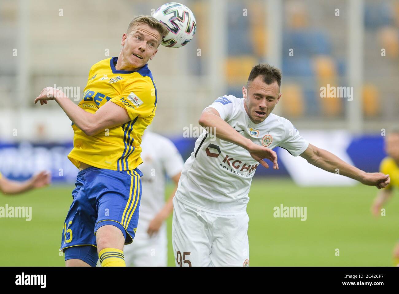 Michal Kopczynski Von Arka L Und Dejan Drazic Von Zaglebie R Sind Wahrend Des Polnischen Ekstraklasa Spiels Zwischen Arka Gdynia Und Zaglebie Lubin Im Stadtstadion In Aktion Endstand Arka Gdynia 3 2 Zaglebie Lubin Stockfotografie